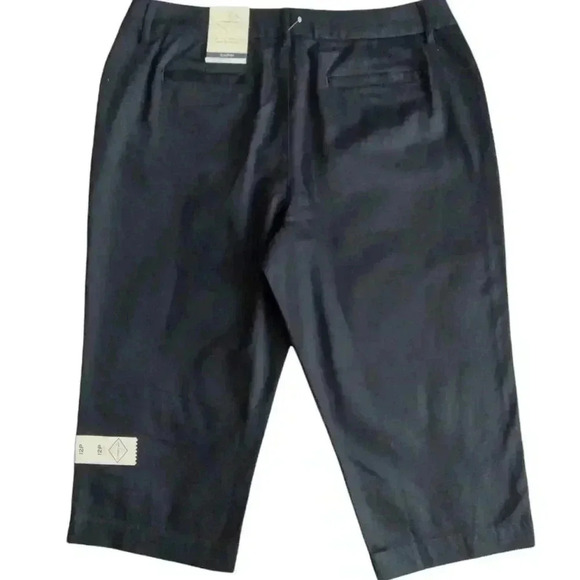 St.John's Bay | black secretly slender mid rise capri - Picture 3 of 7